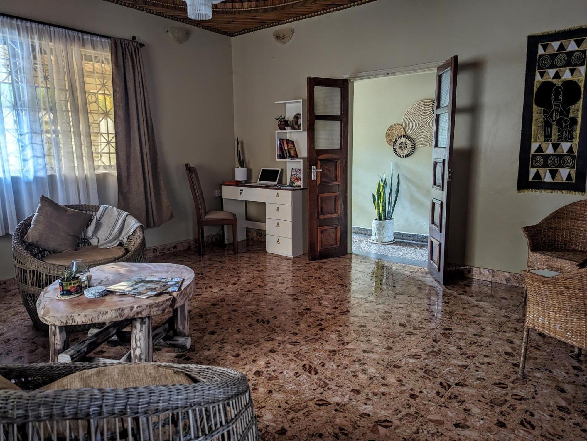 The Lion King Homestay Moshi Esterno foto